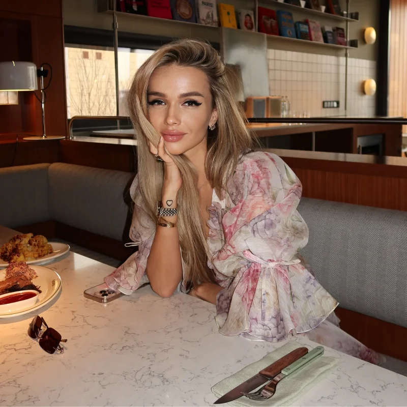 Rochie scurta cu imprimeu floral romantic