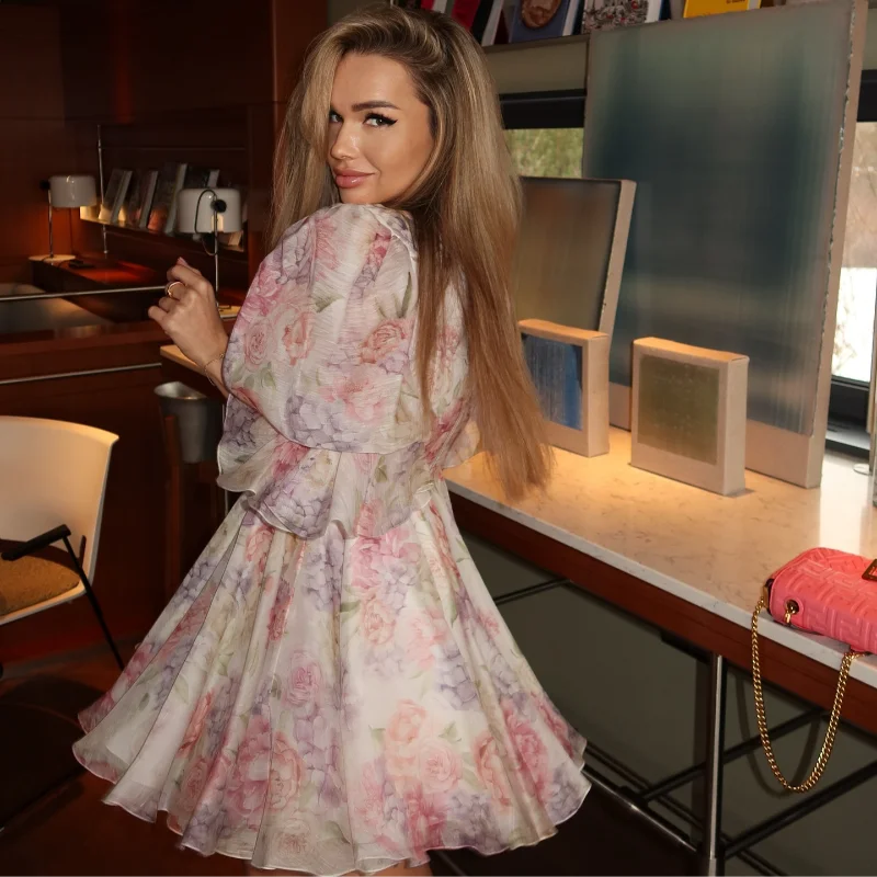 Rochie scurta cu imprimeu floral romantic